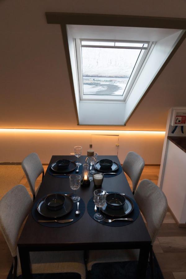 Scenic Penthouse - Ocean View & Skylight Windows Apartment Siglufjordur Ngoại thất bức ảnh