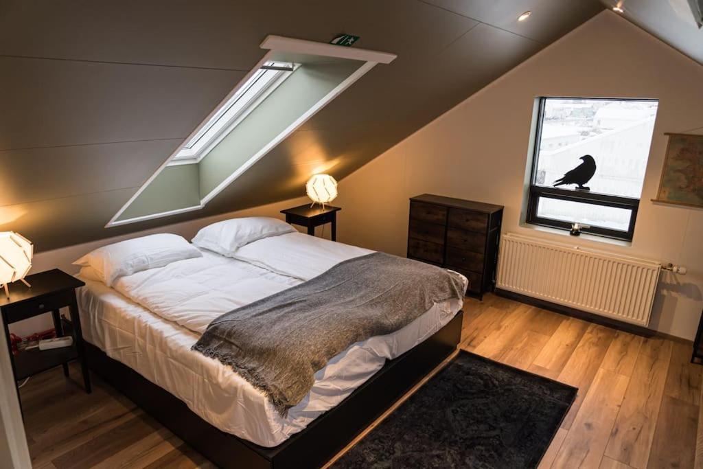 Scenic Penthouse - Ocean View & Skylight Windows Apartment Siglufjordur Ngoại thất bức ảnh